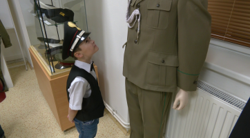 V Bojkovicích vystavují například 62 policejních čepic z celé Evropy