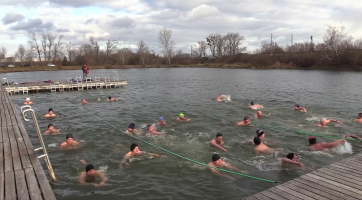 Hodonínští plavci pořádali druhý ročník závodu v zimním triatlonu