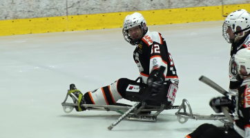 Ve finále para hokejové ligy jdou do vedení Karlovy Vary