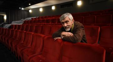 Igor Stránský se vrací do Slováckého divadla s novinovými Kachničkami