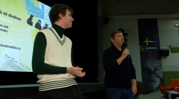 Youtuber Kovy přijel řešit dějiny do kina Hvězda