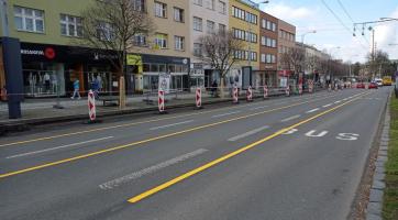 Na třídě T. Bati začala rekonstrukce podélného stání. Trvat má do konce května