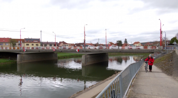 Za krásami mostů se vydalo téměř 100 zájemců