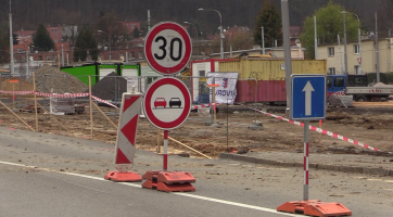 V Březnické ulici se staví nové dopravní napojení ve směru na Uherské Hradiště