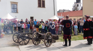 Středověký Ostrov zahájil turistickou sezonu
