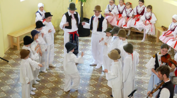 Farmářské trhy nabídly řadu zajímavých produktů i folklorní vystoupení