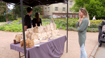 Dobrojarmark zaplnil okolí zlínského zámku