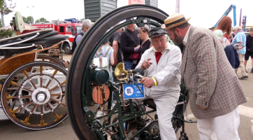 V Kovozoo měla sraz historická vozidla. Lákadlem byl unikátní monocykl z roku 1894