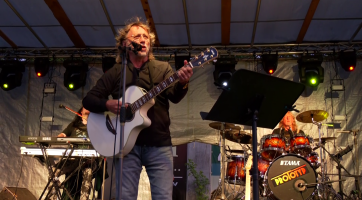 Areál střelnice se proměnil v dějiště koncertu dvou hudebních legend