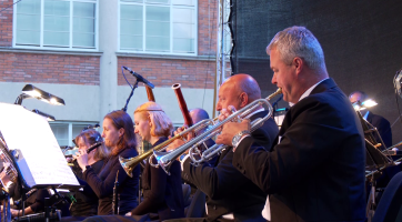 Filharmonie pod širým nebem přispěla na krizová centra