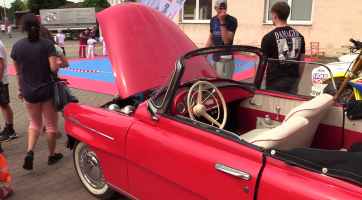 Návštěvníci školy mohli obdivovat motorky i silná auta