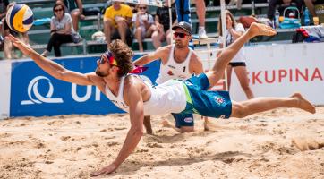 Plážový volejbal přilákal ty nejlepší páry
