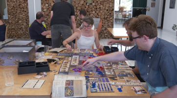 Nedělní UHraní nabízí téměř 200 deskových her