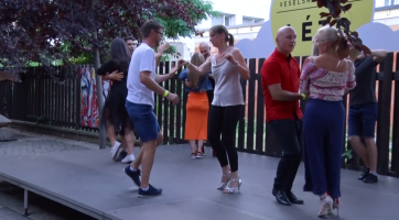 Letní tančírna pod hvězdami patřila zouku i salse