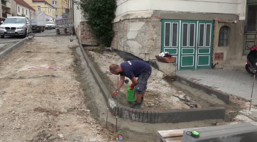 Nový přechod pro chodce se buduje na ulici Bří Lužů