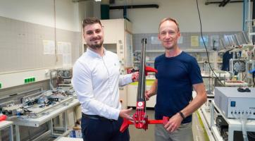 Vědci ze zlínské univerzity vyvíjí unikátní 3D tištěná violoncella