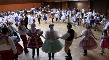 Svatovavřinecké hody zahnal déšť do Domu kultury