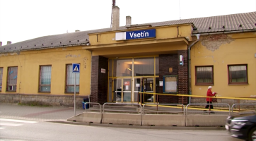 Vsetínská radnice zve na rozloučení se starou nádražní budovou. Ta půjde už ve středu k zemi