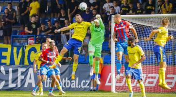 Rivalové schytali příděl. Zlín prohrál s Plzní 1:7, Slovácko se Spartou 0:5