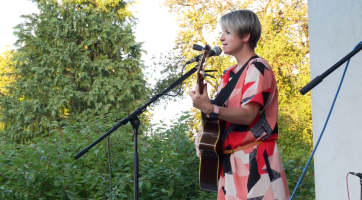 Majákfest se tentokrát přesunul do zahrad u Klubu Maják