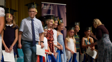 Děti ze ZŠ Unesco si převzaly jazykové certifikáty