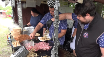 Chutím a vůním vévodily na Rochusu luštěniny a uzené