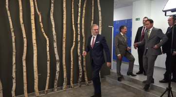 Předseda vlády si prohlédl výrobu čipů