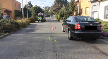 Řidič srazil v Otrokovicích při otevírání dveří cyklistku. Utrpěla těžké zranění