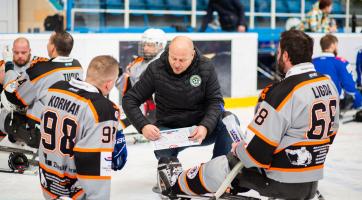 Zlínský error. Sledge hokejisté horší úvod za dvacetiletou historii nezažili