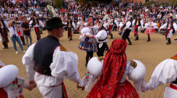 Tradiční hody s právem v Polešovicích nabídly mimořádný počet krojovaných