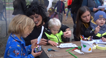 Halloween v parku ovládly pohádkové postavy