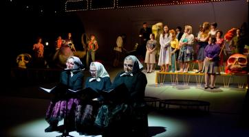 Legendární Erbenova Kytice přijede do zlínského divadla s pouťovými atrakcemi