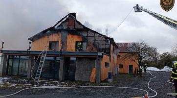 Ve Zlíně-Přílukách hořel velký rekreační objekt. Škody přesáhnou 20 milionů korun