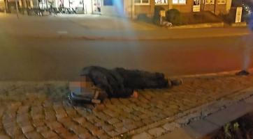 „Baví mě být na ulici a ožírat se,“ řekl strážníkům ve Zlíně opilec, který nedokázal ani vstát