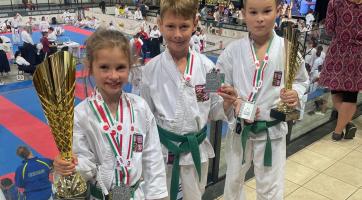 Mimořádný úspěch zlínského karate! Akademie karate Zlín získala na ME pět medailí, z toho jedno zlato