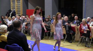 Posezení s písničkou letos oživila módní přehlídka