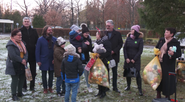V Kroměřížské nemocnici uspořádali jarmark s rozsvícením vánočního stromu