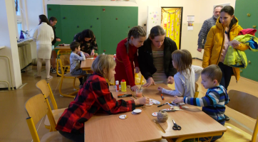 Žákovský parlament ZŠ a MŠ Na Výsluní uspořádal Vánoční dílničky pro děti a rodiče 