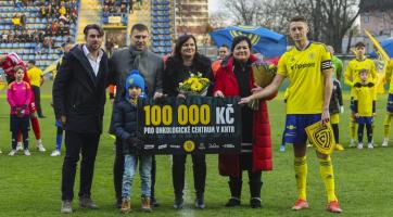 Ševci podpořili zlínskou onkologii 100 tisíci! Šek předali před zápasem s Hradcem 