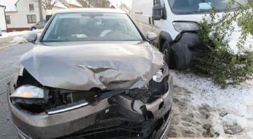 Ve Slavkově se srazila tři vozidla. Viník nehody byl pod vlivem alkoholu