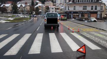 Devětasedmdesátiletý řidič srazil seniory na přechodu pro chodce. Oba skončili v nemocnici