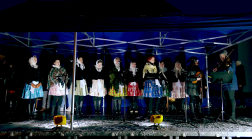 Rozsvícení vánočního stromu v Ostrožské Nové Vsi doprovodilo adventní zpívání