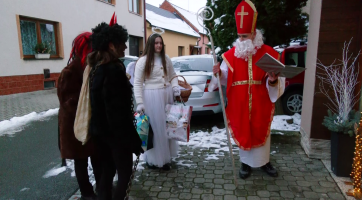 Kunovicemi procházelo pět družin koledníků