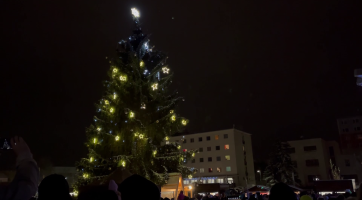 Vánoční strom ve Veselí rozsvítily děti