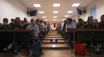 Pyrotechnik, drogy i kyberútoky. A to přímo ve škole