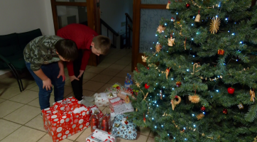 Dárky z akce Vánoční strom splněných přání dorazily k dětem