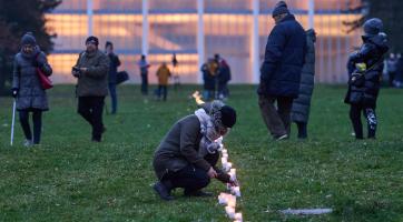 Zlín si v pátek připomene odkaz Jana Palacha. Gahurův prospekt protne 700 metrů dlouhý světelný řetěz