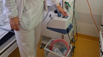 V Kroměřížské nemocnici poprvé u nemocného dítěte použili vysokoprůtokovou nosní kanylu