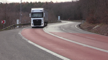 Na silnici přes Buchlovské hory chybují hlavně motorkáři. Ti si ji často pletou se závodní dráhou