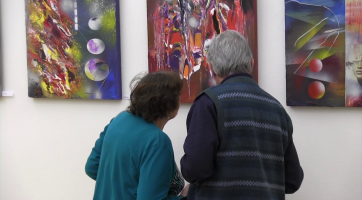 Vlastimil Mahdal vystavuje v Zámecké galerii na stovku děl